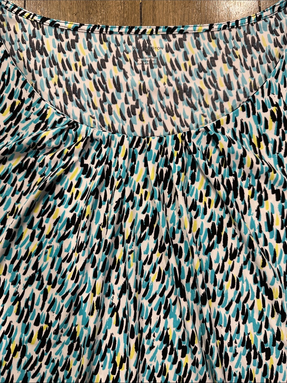 Worthington Short Sleeve Scoop Neck Top in Teal, Black, White, Yellow. Size 2X - Picture 3 of 8